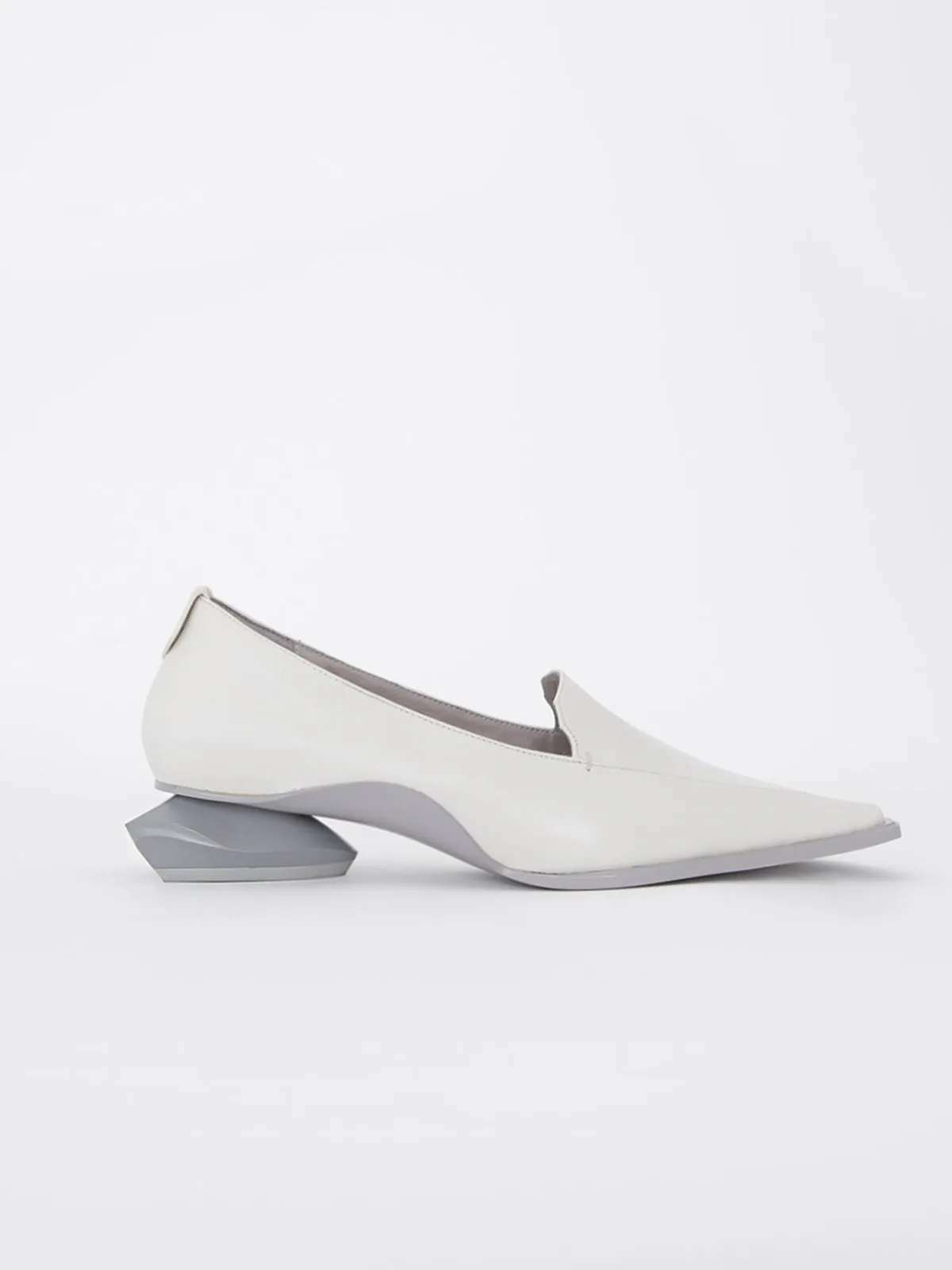 Nuogic Noakan Lake Pointed Toe Low Heel Loafers - White